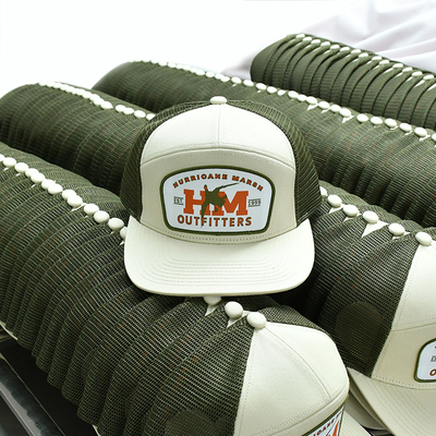Moderne hochkarätige Flat-Rim Mesh Cap mit Snapback-Schließung gestickte Logo