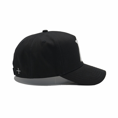 Strukturierte, verstellbare 5-Panel-Baseballmütze mit gesticktem Text und Metallschnalle