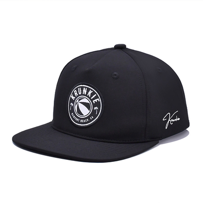 Kurvige Visor bestickte Baseballkappen 6 Panel Custom Eyelets