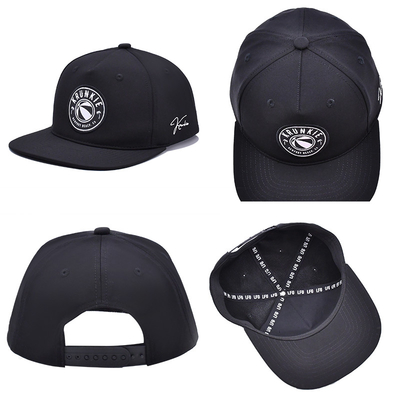 Kurvige Visor bestickte Baseballkappen 6 Panel Custom Eyelets