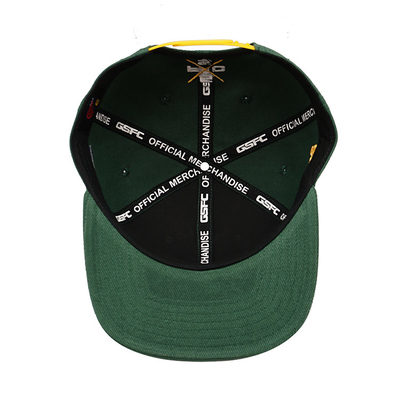 Atmungsaktive Plastik-Snapback-Hüte mit strukturierter Flachkante und kundenspezifischer Stickerei Logo Camo Farbe