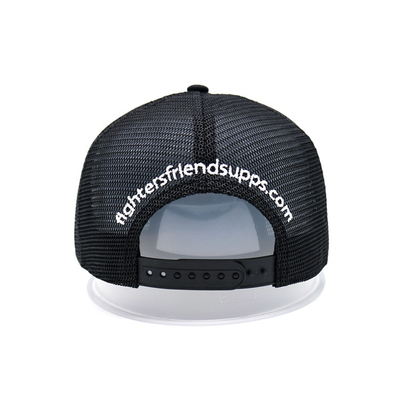 Broderierte Trucker Cap / Snapback Trucker Cap mit Plastik Snapback und benutzerdefiniertes Logo
