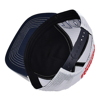 Gebaute Profil Trucker Cap mit Plastik Snapback und Stick Logo