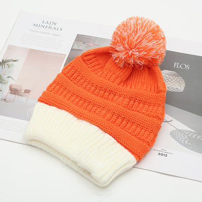 Herbst-Winter-Hut Passende Strickmütze Skully Trendy Warm mit Pompom Pelz Pom Pom Pom für Frauen Doppelfarbige Mode-Mütze