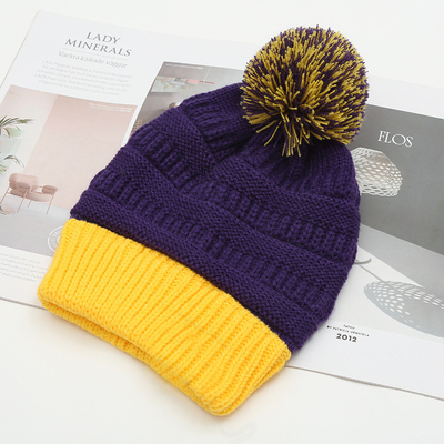 Herbst-Winter-Hut Passende Strickmütze Skully Trendy Warm mit Pompom Pelz Pom Pom Pom für Frauen Doppelfarbige Mode-Mütze