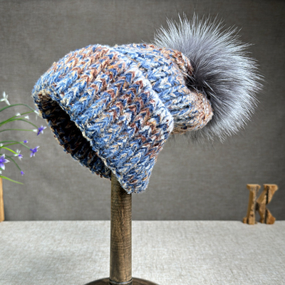 2024 Neuer Hut Frauen Kaschmir Strickhut Herbst/Winter Fuchs Fell Pompom Hut Lockenrand Farbiger Schutzhüssel