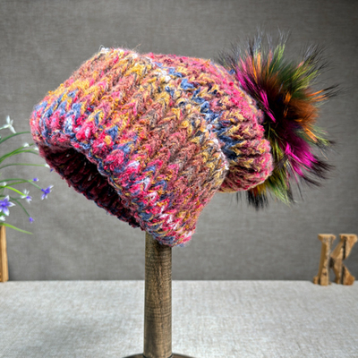 2024 Neuer Hut Frauen Kaschmir Strickhut Herbst/Winter Fuchs Fell Pompom Hut Lockenrand Farbiger Schutzhüssel