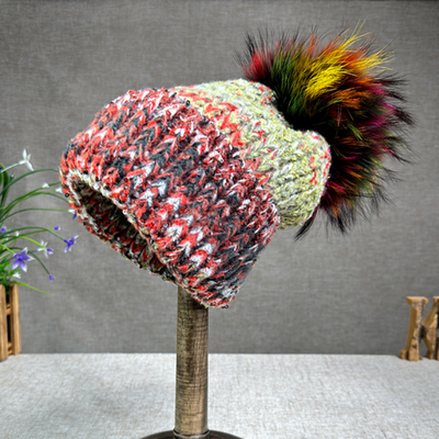 2024 Neuer Hut Frauen Kaschmir Strickhut Herbst/Winter Fuchs Fell Pompom Hut Lockenrand Farbiger Schutzhüssel