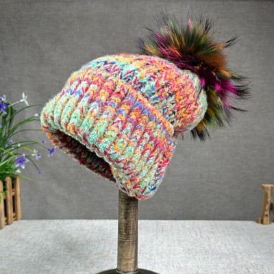 2024 Neuer Hut Frauen Kaschmir Strickhut Herbst/Winter Fuchs Fell Pompom Hut Lockenrand Farbiger Schutzhüssel