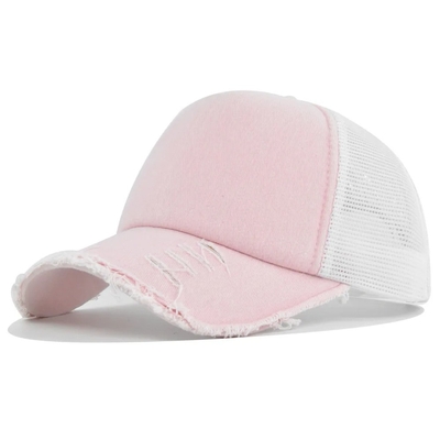 Hochwertige eigene Trucker-Hütte mit eigener Logobeschrift