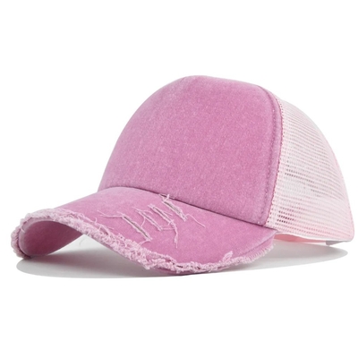 Hochwertige eigene Trucker-Hütte mit eigener Logobeschrift