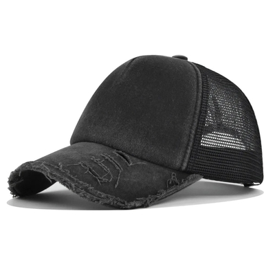 Hochwertige eigene Trucker-Hütte mit eigener Logobeschrift