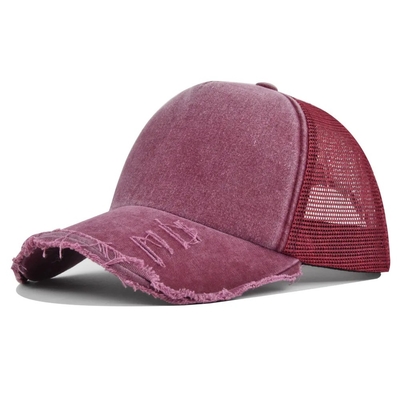 Hochwertige eigene Trucker-Hütte mit eigener Logobeschrift