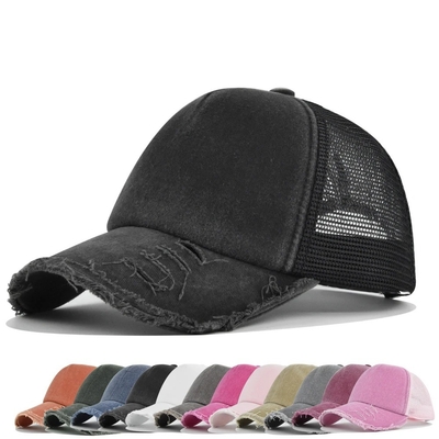 Hochwertige eigene Trucker-Hütte mit eigener Logobeschrift