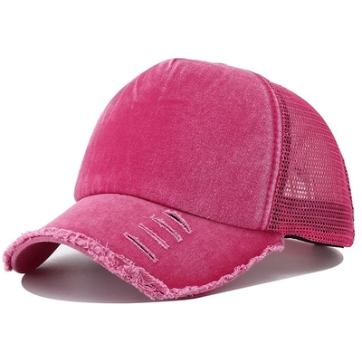 Hochwertige eigene Trucker-Hütte mit eigener Logobeschrift