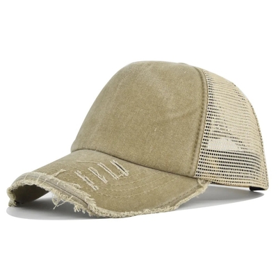 Hochwertige eigene Trucker-Hütte mit eigener Logobeschrift
