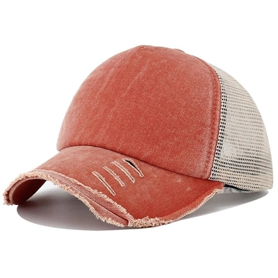 Hochwertige eigene Trucker-Hütte mit eigener Logobeschrift