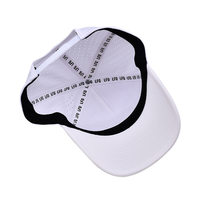 OEM Custom 5 Panel Gummi PVC Logo Lasergeschnittene Lochung Perforierte Sport Performance Dad Hat, Weiße Wasserfeste UV-beständige Baseballkappe