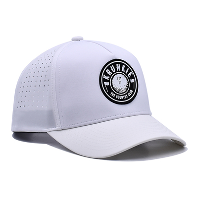 OEM Custom 5 Panel Gummi PVC Logo Lasergeschnittene Lochung Perforierte Sport Performance Dad Hat, Weiße Wasserfeste UV-beständige Baseballkappe