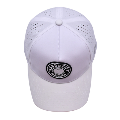 OEM Custom 5 Panel Gummi PVC Logo Lasergeschnittene Lochung Perforierte Sport Performance Dad Hat, Weiße Wasserfeste UV-beständige Baseballkappe