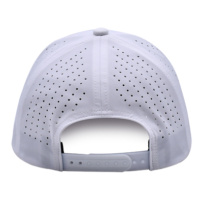 OEM Custom 5 Panel Gummi PVC Logo Lasergeschnittene Lochung Perforierte Sport Performance Dad Hat, Weiße Wasserfeste UV-beständige Baseballkappe