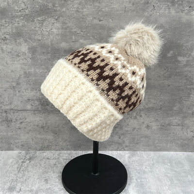 Pom Pom Skull Cap Beanie Winter Warm Stretch Fit für Herren Damen Unisex Sport Outdoor Aktivitäten Benutzerdefinierte Logo Beanies