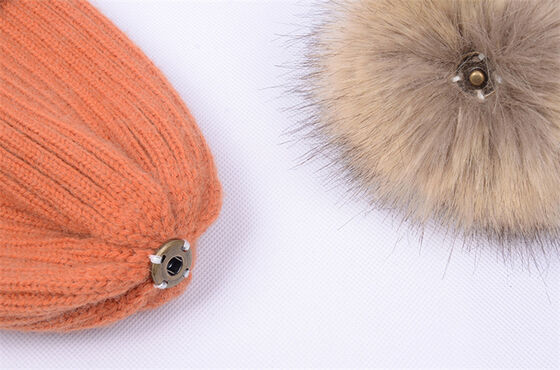 Winter warme Strickhut für Frauen lässigen soliden gestreiften Schuhe Gürtel Ski-Hüte Kinder Floppy Pelz Pompom Kapuze