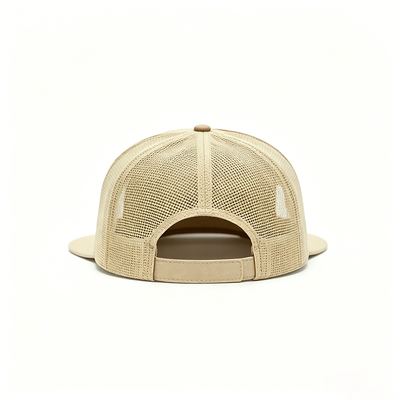 Snapback-Mütze mit flacher Krempe, unstrukturierte Krone, leichter, bequemer Stoff, atmungsaktives Design für aktiven Lebensstil