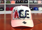 Silk rosa Kurven-Rand-Paillette-Baseballmütze-Stickerei-Logo/modische Vati-Hüte